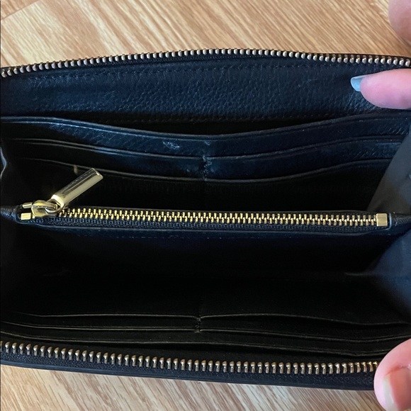 Tory Burch Black Wallet with Gold Emblem - Picture 10 of 12